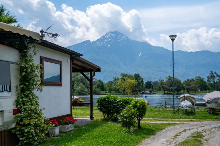 la vista sul monte Legnone dal campeggio